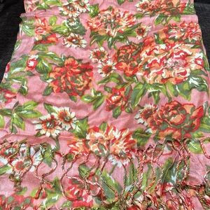 NWT Isaac Mizrahi live! peony blossom printed scarf with fringe